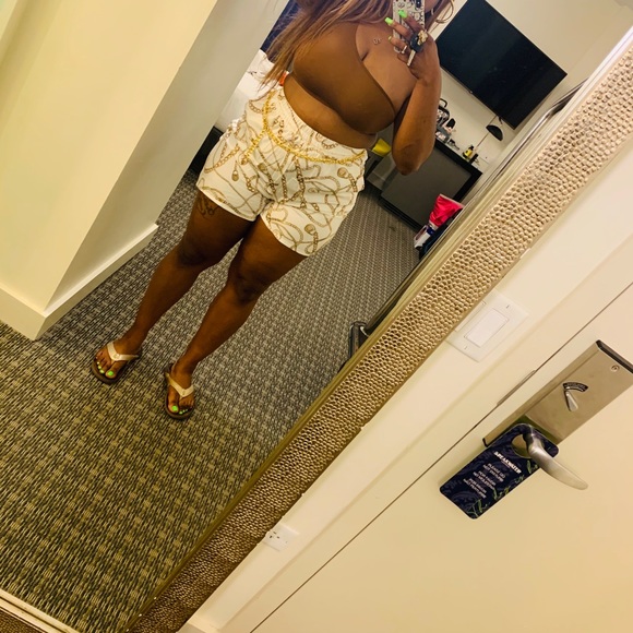 Top, shorts and chain set - Picture 3 of 3